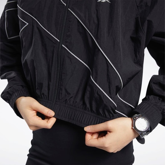 Reebok Classics Cropped Track Jacket 🖤🤍 - Picture 5 of 11